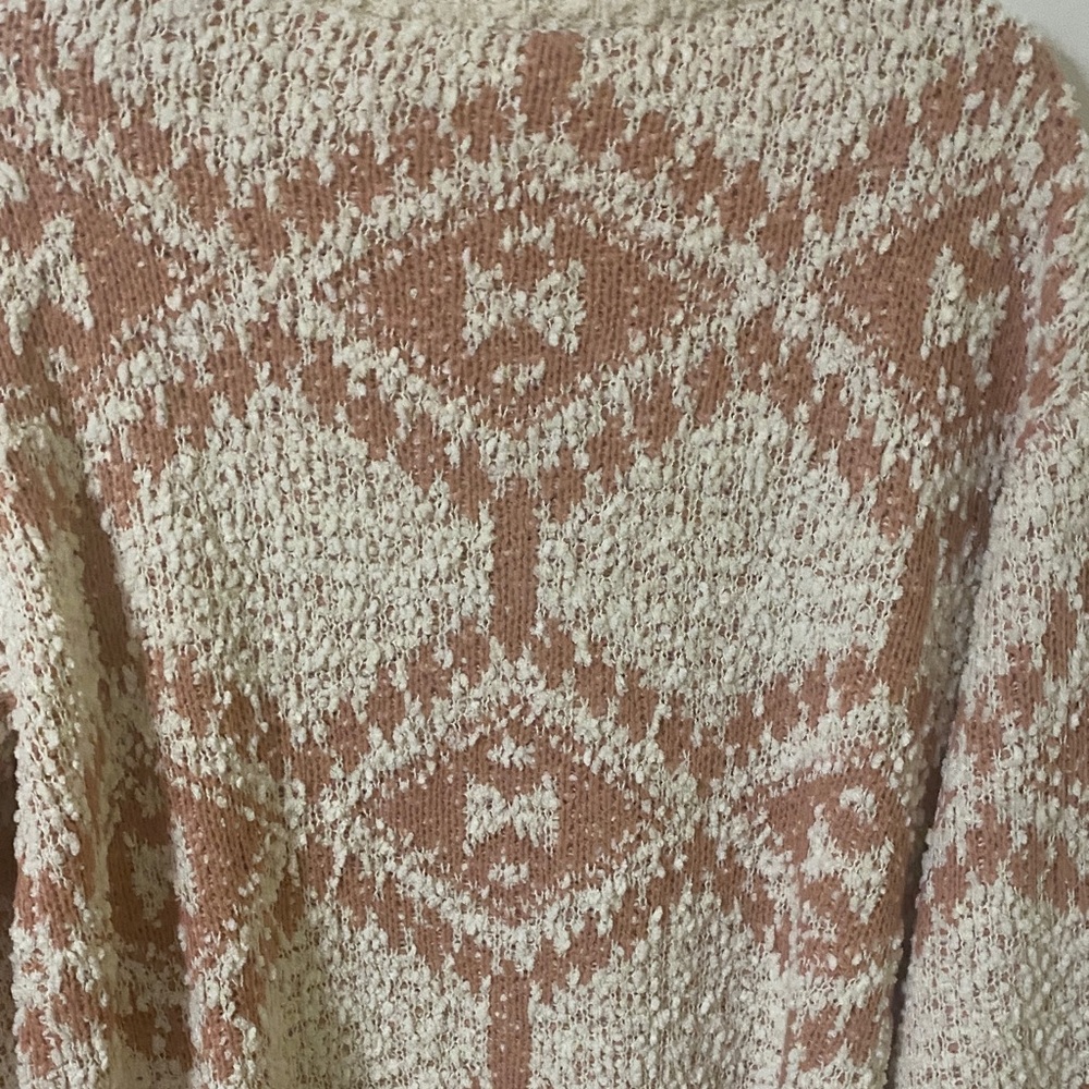 POL V-Neck Sweater - Cream and Peach Oversized will fit up to a large. - Picture 11 of 12
